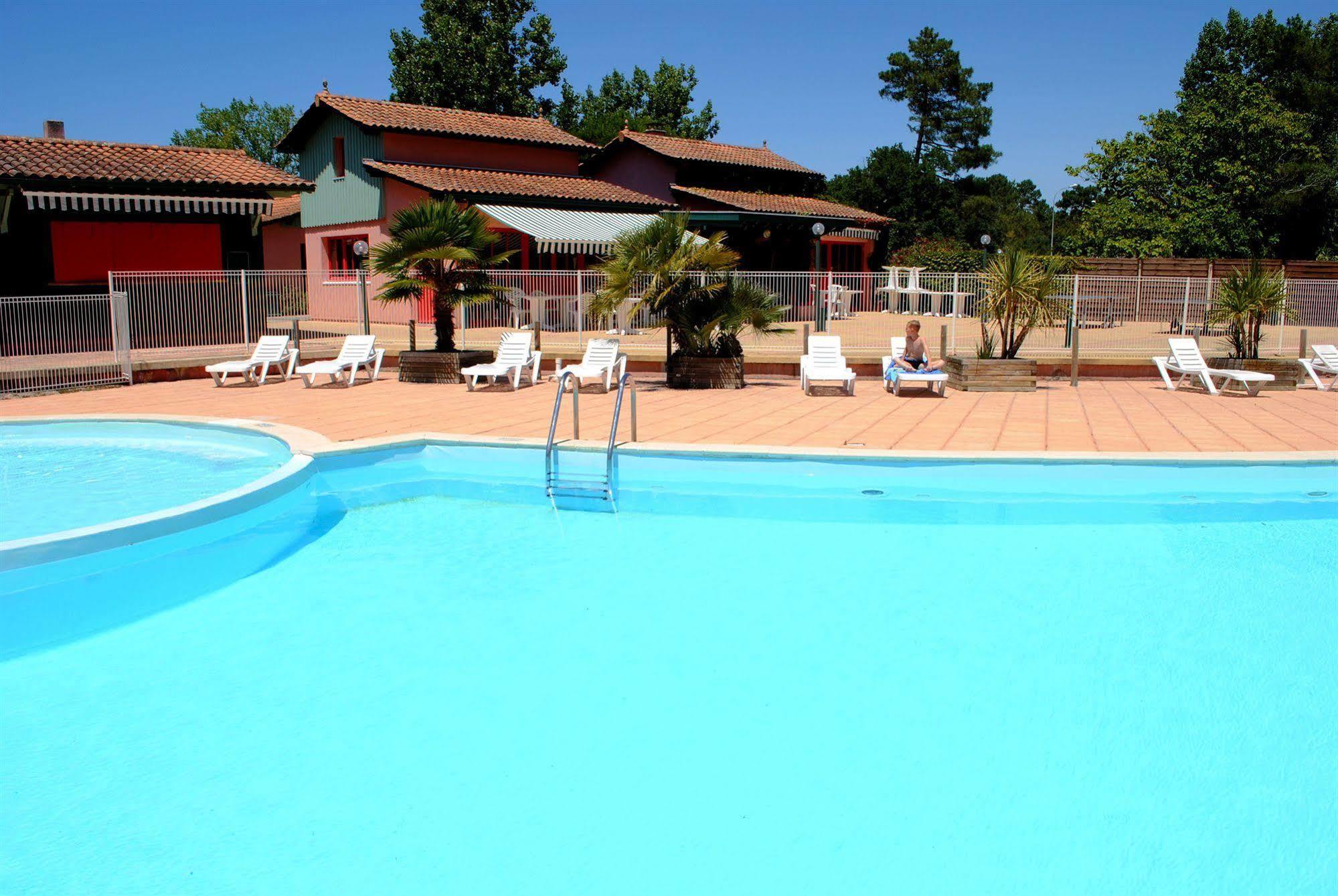 Residence Nemea Les Rives De Saint Brice Ares Eksteriør billede