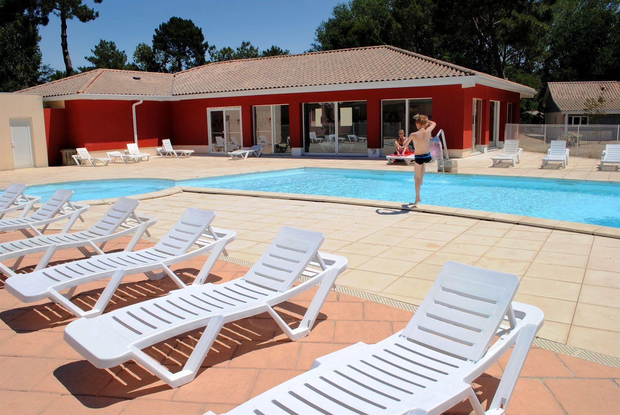 Residence Nemea Les Rives De Saint Brice Ares Eksteriør billede